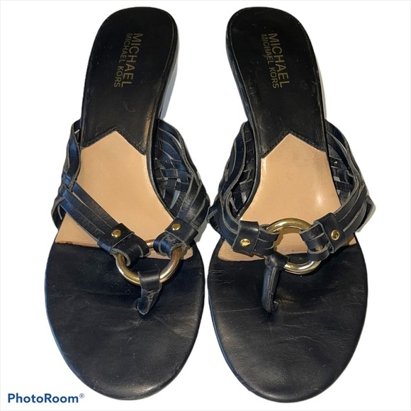Michael Kors thong sandals. - Picture 2 of 7